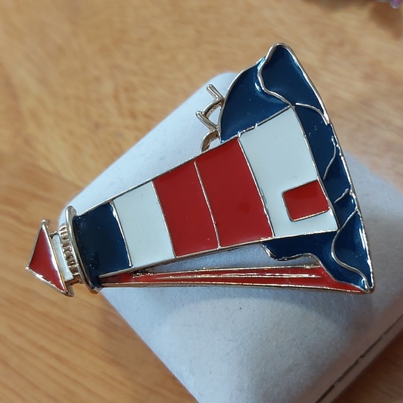 Vintage Red White Blue Enamel Lighthouse Brooch - Picture 4 of 4